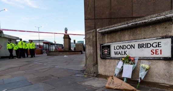 Państwo Islamskie twierdzi, że piątkowy atak terrorystyczny na Moście Londyńskim przeprowadził jeden z jej bojowników - wynika z informacji podanej przez powiązaną z IS agencję Amak.