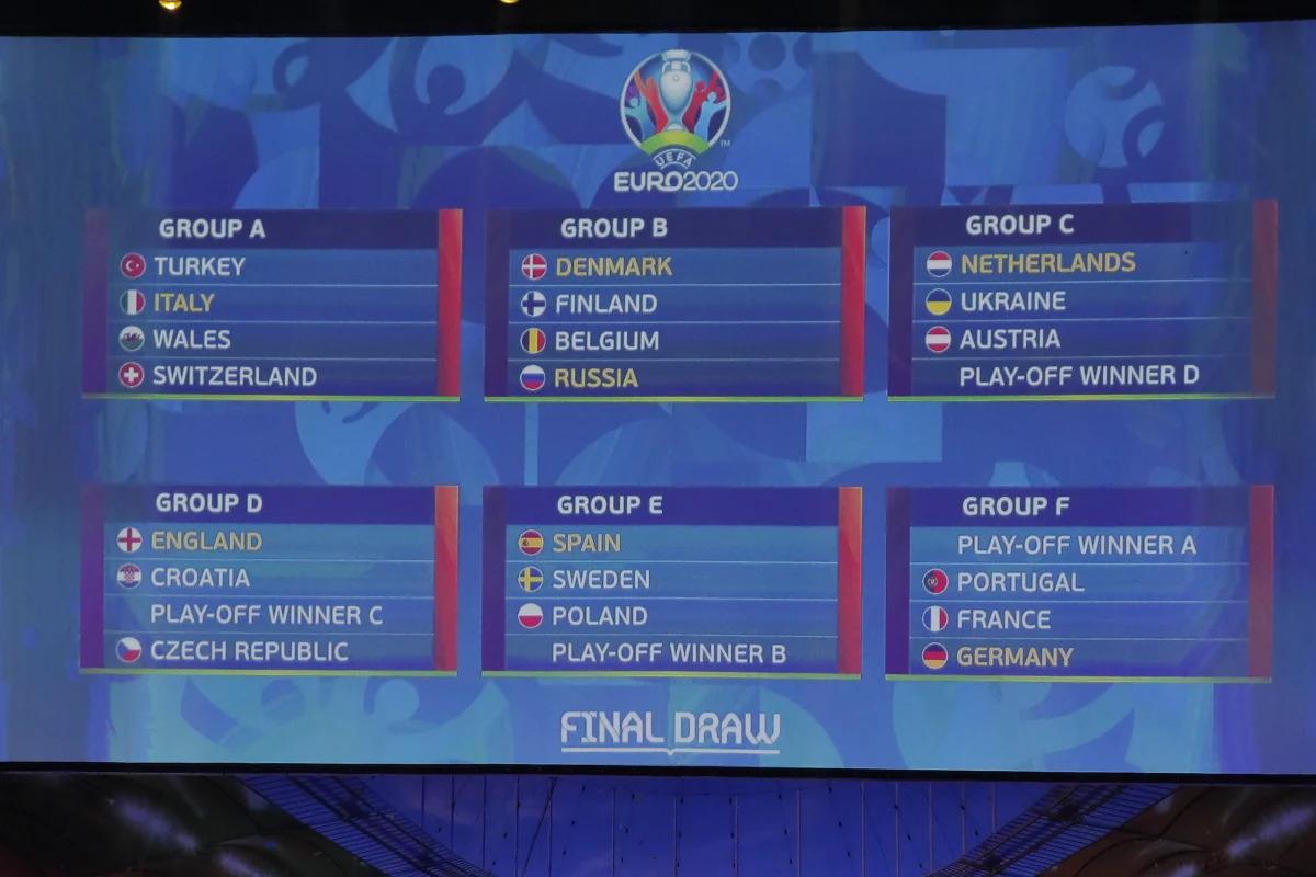 Polscy piłkarze na mistrzostwach Europy 2020 występować będą w grupie E. Rozpoczną od meczu ze zwycięzcami barażu w Dublinie 15 czerwca o 18, pięć dni później zmierzą się w Bilbao z Hiszpanią o 21, a 24 czerwca wrócą do Irlandii na spotkanie ze Szwecją o 18.