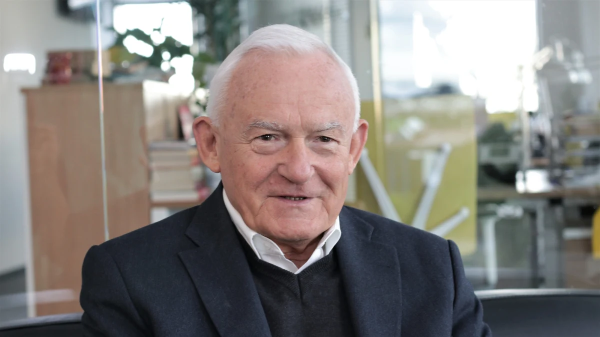 "Parę dni temu rozmawiałem z Robertem Biedroniem. Odniosłem wrażenie, że on nie jest tak bardzo zdeterminowany, żeby walczyć o to stanowisko" - stwierdził w rozmowie z Onetem były szef Sojuszu Lewicy Demokratycznej Leszek Miller pytany o to, kto jego zdaniem mógłby być wspólnym kandydatem lewicy na prezydenta. "Być może łatwiej będzie panu Zandbergowi uzyskać tę nominację. Może jakaś kobieta? Nie wiem" - dodał europoseł. 