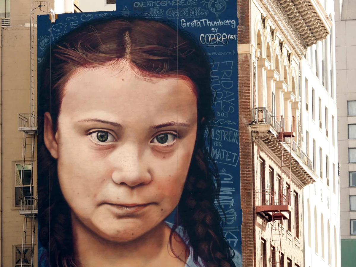 Szwedzka aktywistka Greta Thunberg płynie na pokładzie 15-metrowego katamaranu z USA do Europy na szczyt klimatyczny COP, który rozpoczyna się w poniedziałek w Madrycie. Nastolatka napisała na Twitterze, że do Lizbony zawinie prawdopodobnie we wtorek rano.
