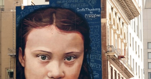 Szwedzka aktywistka Greta Thunberg płynie na pokładzie 15-metrowego katamaranu z USA do Europy na szczyt klimatyczny COP, który rozpoczyna się w poniedziałek w Madrycie. Nastolatka napisała na Twitterze, że do Lizbony zawinie prawdopodobnie we wtorek rano.
