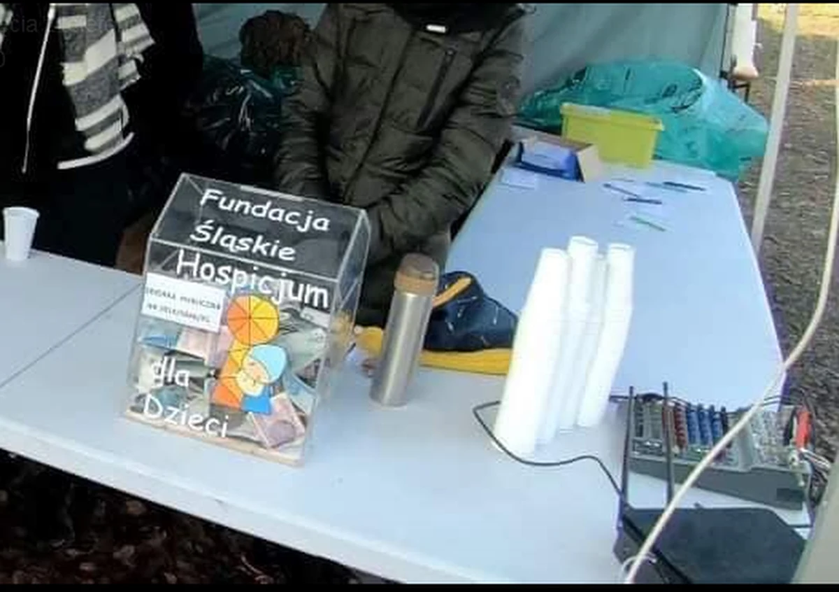 Policja szuka złodzieja, który wczoraj w Bieruniu na Śląsku, ukradł pieniądze pochodzące z akcji charytatywnej. Policja prosi o kontakt ewentualnych świadków. Do kradzieży doszło podczas Biegu 5. Kopców.