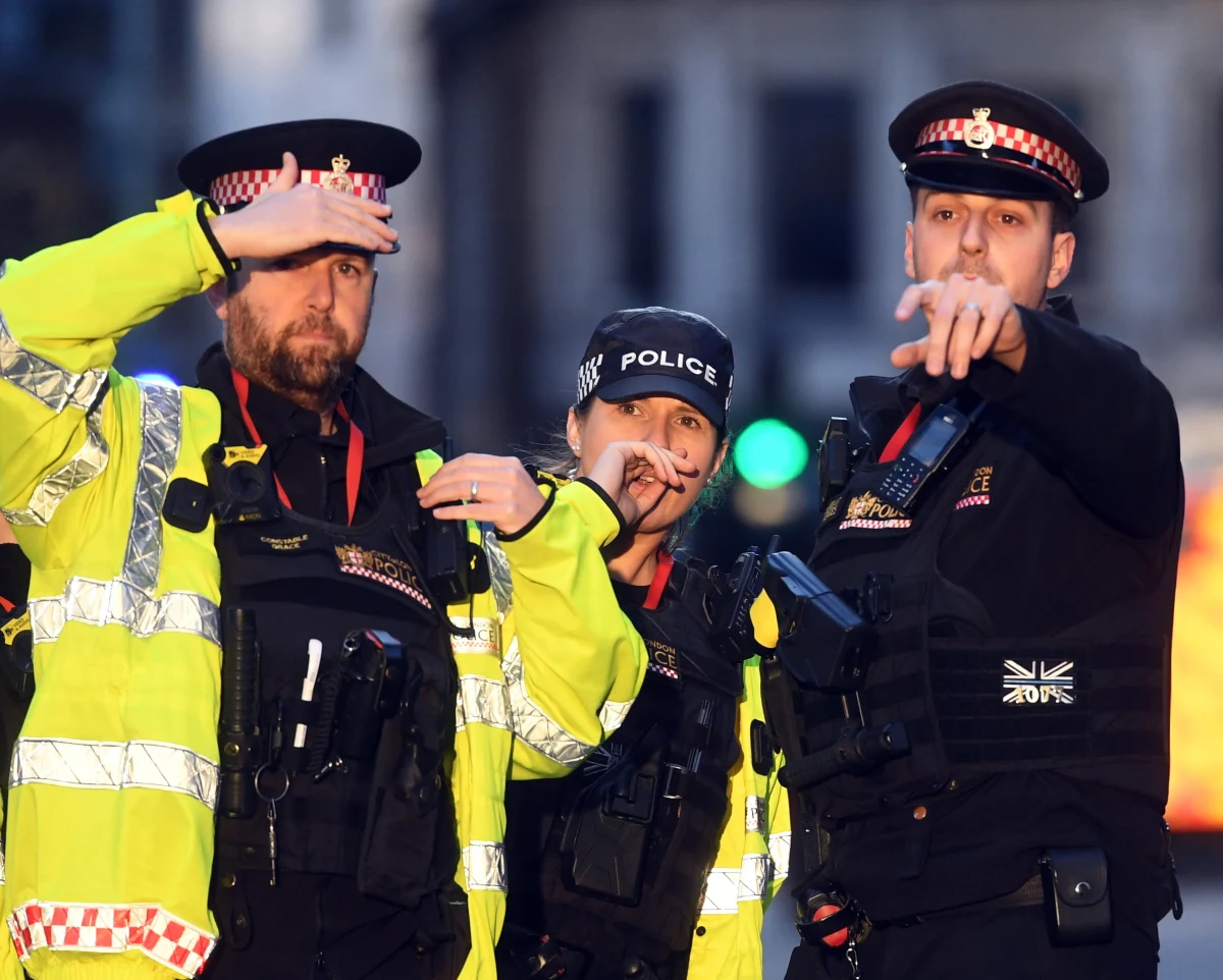 Polak, który w piątek pomagał w obezwładnianiu terrorysty na London Bridge, opuścił szpital. Pan Łukasz, bo tyle tylko o nim wiadomo, został ranny w rękę. Rzucił się na zamachowca z kłem wieloryba w ręku. Ściągnął go ze ściany Fishmongers' Hall - budynku, w którym pracuje. Następnie wybiegł na ulicę i tam z grupą mężczyzn usiłował obezwładnić napastnika.  