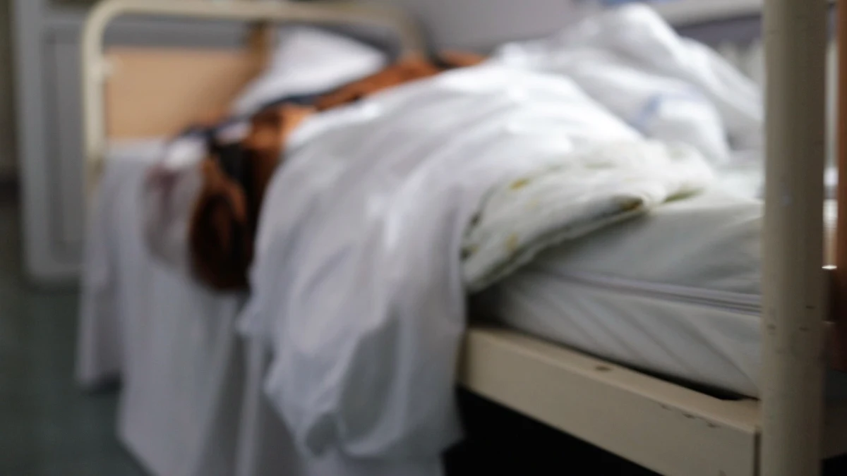 Łóżka na korytarzach, przepełnione sale, przepracowani lekarze, miesiące oczekiwania na przyjęcie, walka o każdą złotówkę – to trudna rzeczywistość oddziału psychiatrii dziecięcej szpitala im. J. Babińskiego w Łodzi. W tym momencie personel ma pod opieką 35 osób. Już raz oddział znalazł się na skraju upadku – udało się go uratować, ale sytuacja nadal jest krytyczna.