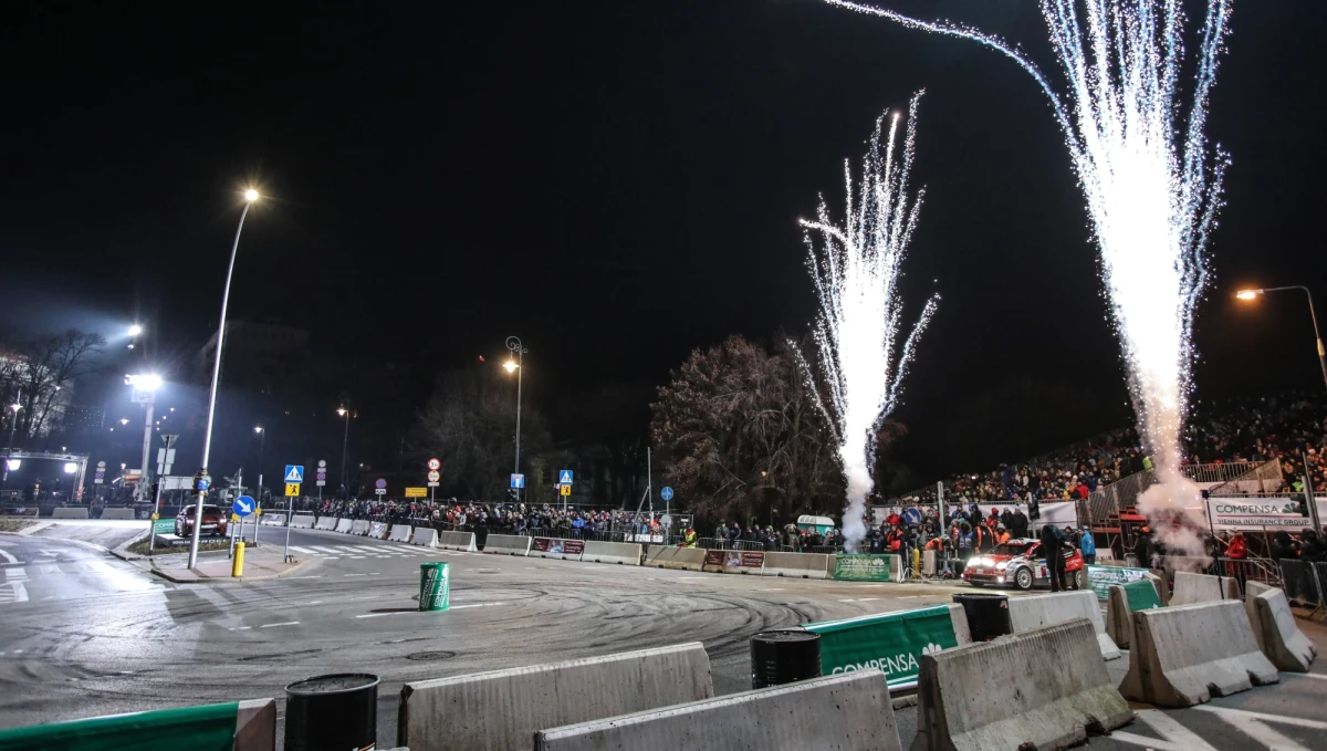 Już w sobotę 7 grudnia w Warszawie kolejna edycja Rajdu Barbórka. Impreza odbędzie się już po raz 57. Na starcie nie zabraknie krajowej czołówki. Rajd Barbórka to tradycyjnie zakończenie rajdowego sezonu w Polsce. Dla kierowców to – jak zapewniają – dobra zabawa i okazja, by podziękować kibicom za cały sezon. Sławne Kryterium Asów na ulicy Karowej wygrać chce każdy. Mamy dla Was zaproszenia na rajd!