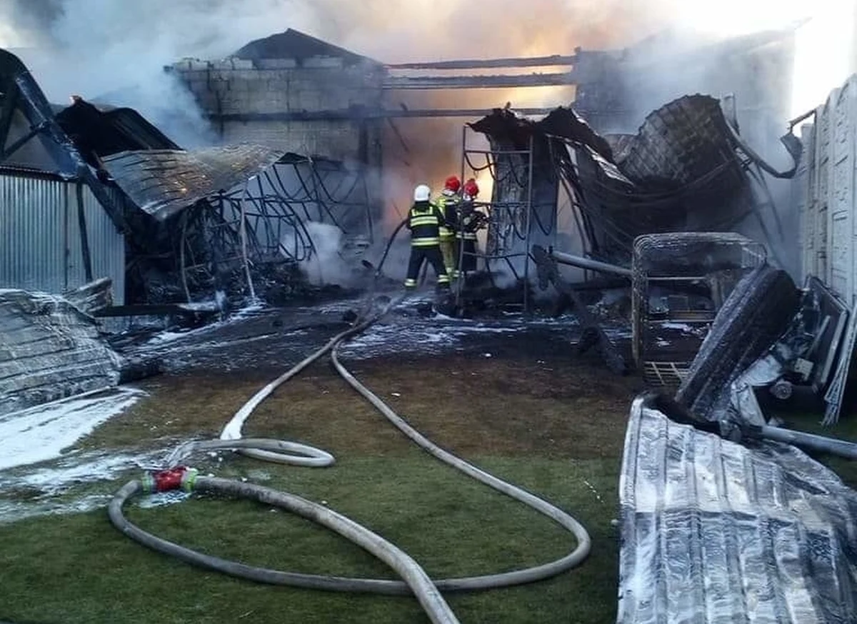 Pożar zakładu wulkanizacyjnego w Mokrej w Śląskiem. Taką informację dostaliśmy od Was na Gorącą Linię RMF FM. Potwierdzili ją nam strażacy. 