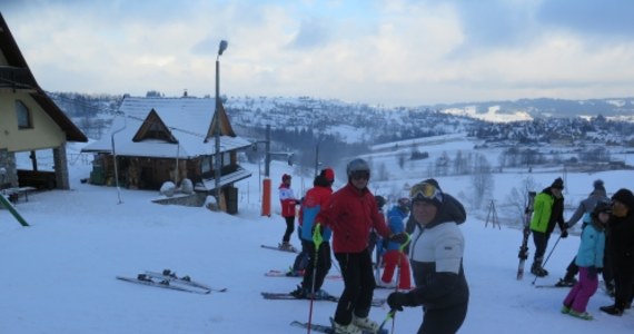 Oficjalnie sezon narciarski na Podhalu można uznać za otwarty. W Bukowinie Tatrzańskiej udało się naśnieżyć stok o wdzięcznej nazwie "UFO". Ruszył też pierwszy wyciąg. Chętnych do jego przetestowania nie brakowało. 