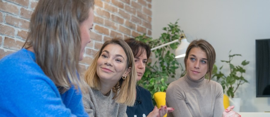 W Szlachetną Paczkę angażują się od lat, ale w tym roku postanowiły połączyć siły, by pomóc na jeszcze większą skalę. Aktorki Olga Frycz i Maja Bohosiewicz oraz sportsmenka Joanna Jędrzejczyk - trzykrotna mistrzyni świata w boksie tajskim i kilkukrotna mistrzyni UFC - przygotowały wspólnie Szlachetną Paczkę dla dwóch rodzin włączonych do tegorocznego programu. - Szczęście drugiego człowieka jest dla mnie motywacją - mówi Joanna Jędrzejczyk. - To jest coś wspaniałego, że możemy pomagać i bardzo się cieszę, że coraz więcej ludzi interesuje się Szlachetną Paczką.