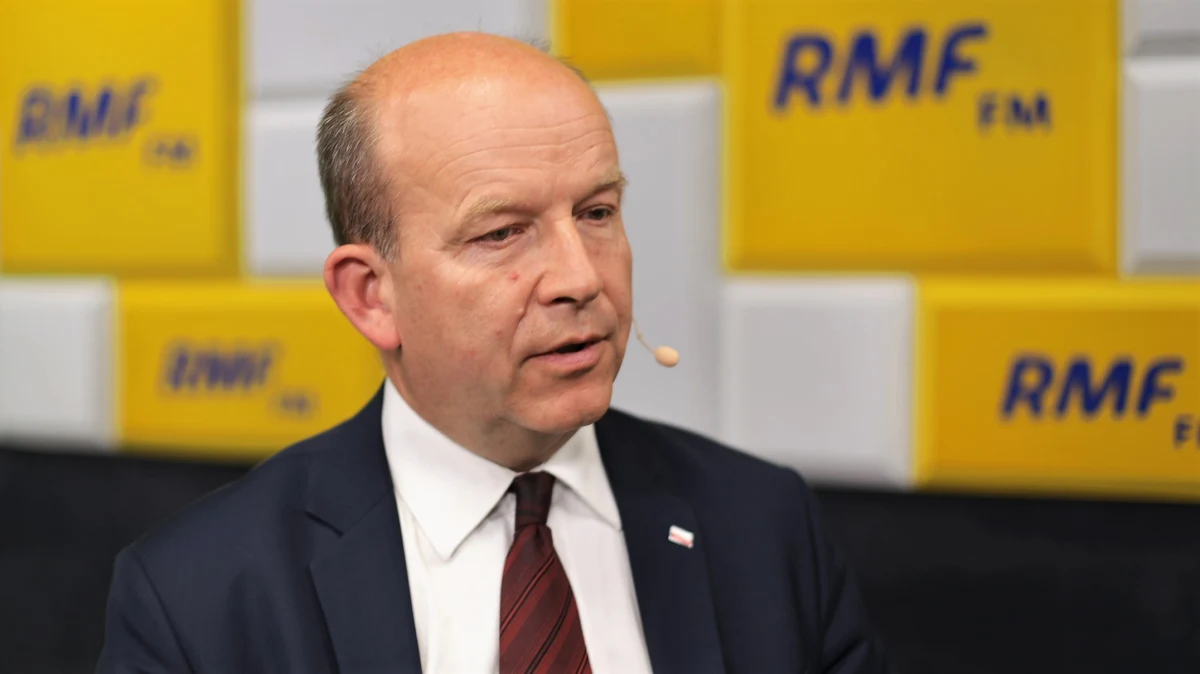 "Jeśli rzeczywiście tak jest, że (szef NIK Marian Banaś – przyp. red.) posiada kamienicę, w której odbywają się rzeczy nielicujące z godnością człowieka o takich stanowiskach, jeżeli w ogóle z czyjąkolwiek godnością, dom schadzek, (...) to jest to okropne, bardzo przykre" - mówi w Popołudniowej rozmowie w RMF FM Konstanty Radziwiłł. "Jestem tym poruszony. W jakimś sensie to dyskwalifikuje człowieka na takich stanowiskach, pod względem moralnym" - dodaje gość Marcina Zaborskiego. Czy Marian Banaś powinien się podać do dymisji? "W raporcie CBA zarzuty są tak ciężkie, że powinien to zrobić" - odpowiada wojewoda mazowiecki. 