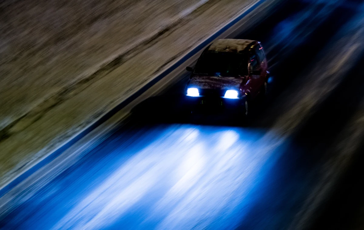 Instytut Meteorologii i Gospodarki Wodnej ostrzega przed opadami marznącego deszczu. Alert dotyczy ośmiu województw. 