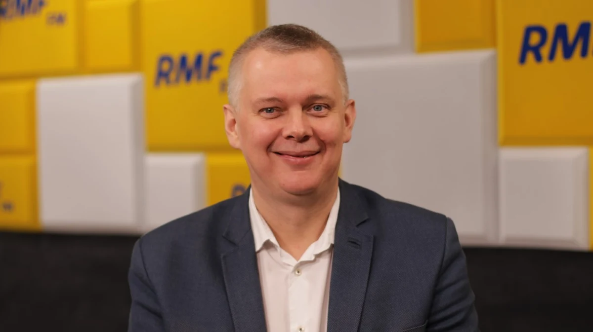 "Na pewno PO nie stoi nad przepaścią, partie które stoją nad przepaścią, nie organizują prawyborów, nie toczy się w nich rywalizacja o władzę" - zapewnił w Porannej rozmowie w RMF FM Tomasz Siemoniak. "Na razie Bogdan Zdrojewski mnie nie przekonał" - tak gość Roberta Mazurka skomentował zapowiedź Zdrojewskiego, że wystartuje on w wyborach na szefa Platformy. "Szefa będziemy wybierać w styczniu, zobaczymy, kto się zgłosi. Popieram Grzegorza Schetynę, ale to nie znaczy, że nie ciekawi mnie, kto wystartuje" - tłumaczył Siemoniak. 