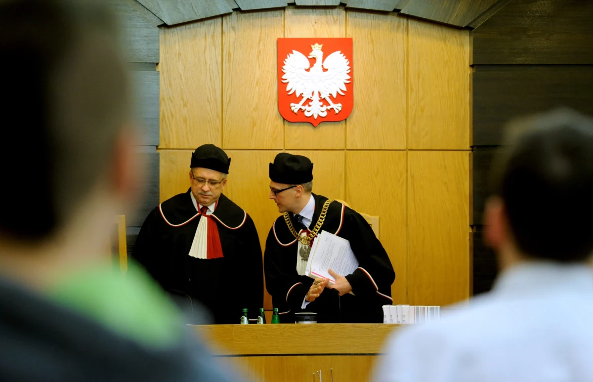 Niestety, koniec naszej kadencji przypada na czas, w którym ponad 30-letni dorobek Trybunału Konstytucyjnego w dużej mierze został zakwestionowany i zaprzepaszczony - piszą dziś sędziowie TK - już w stanie spoczynku. Profesorowie Piotr Tuleja i Marek Zubik stwierdzają, że obecny Trybunał nie jest w stanie stać na straży demokratycznego państwa prawa.