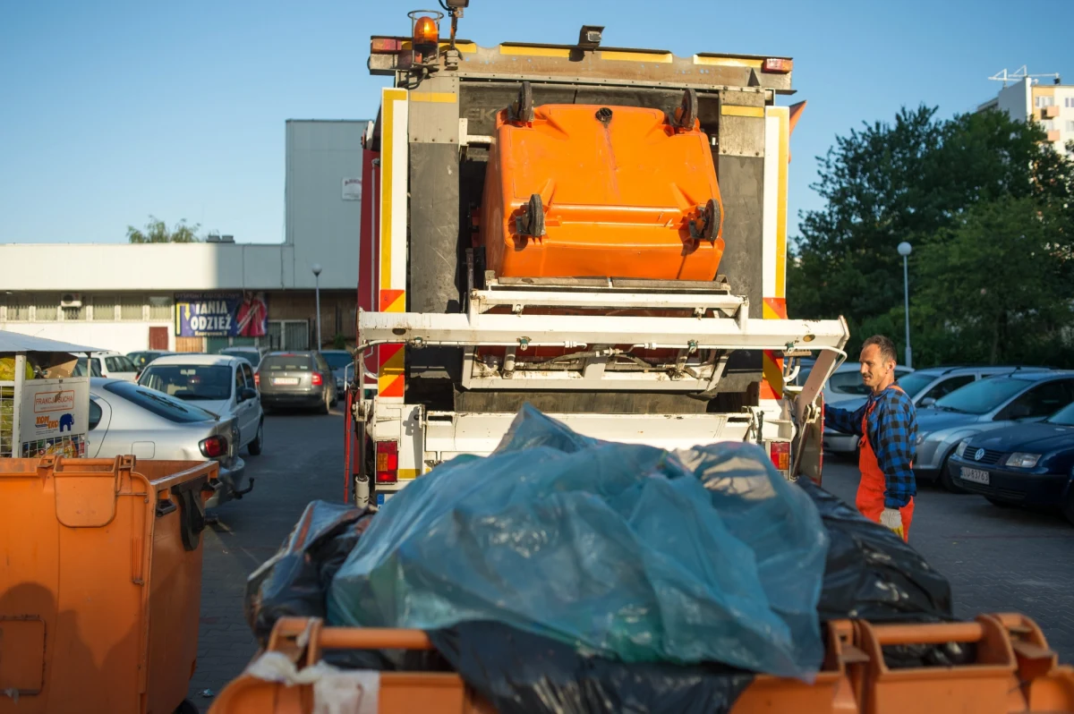Przed Sądem Rejonowym w Kołobrzegu rozpoczął się proces 46-letniego Pawła Z., kierowcy śmieciarki, który śmiertelnie potrącił 2-letniego Kacpra. Oskarżony częściowo przyznał się do winy. 