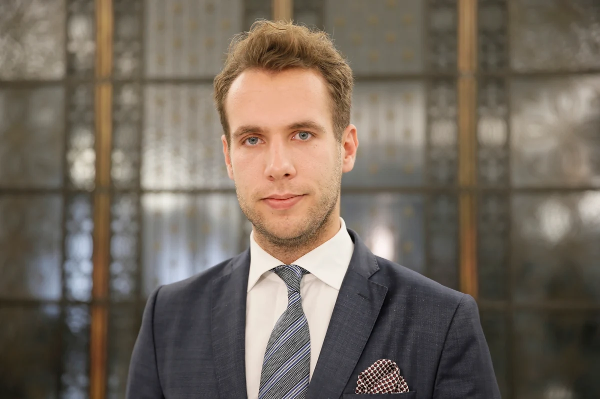 Jan Kanthak nie wykluczył, że Prawo i Sprawiedliwość przygotuje zmiany w prawie, jeśli Marian Banaś nie podda się do dymisji. Według posła Prawa i Sprawiedliwości możliwa jest na przykład zmiana konstytucji. Szef Najwyższej Izby Kontroli w dzisiejszym oświadczeniu przekazał, że zamierza trwać na swoim stanowisku. 