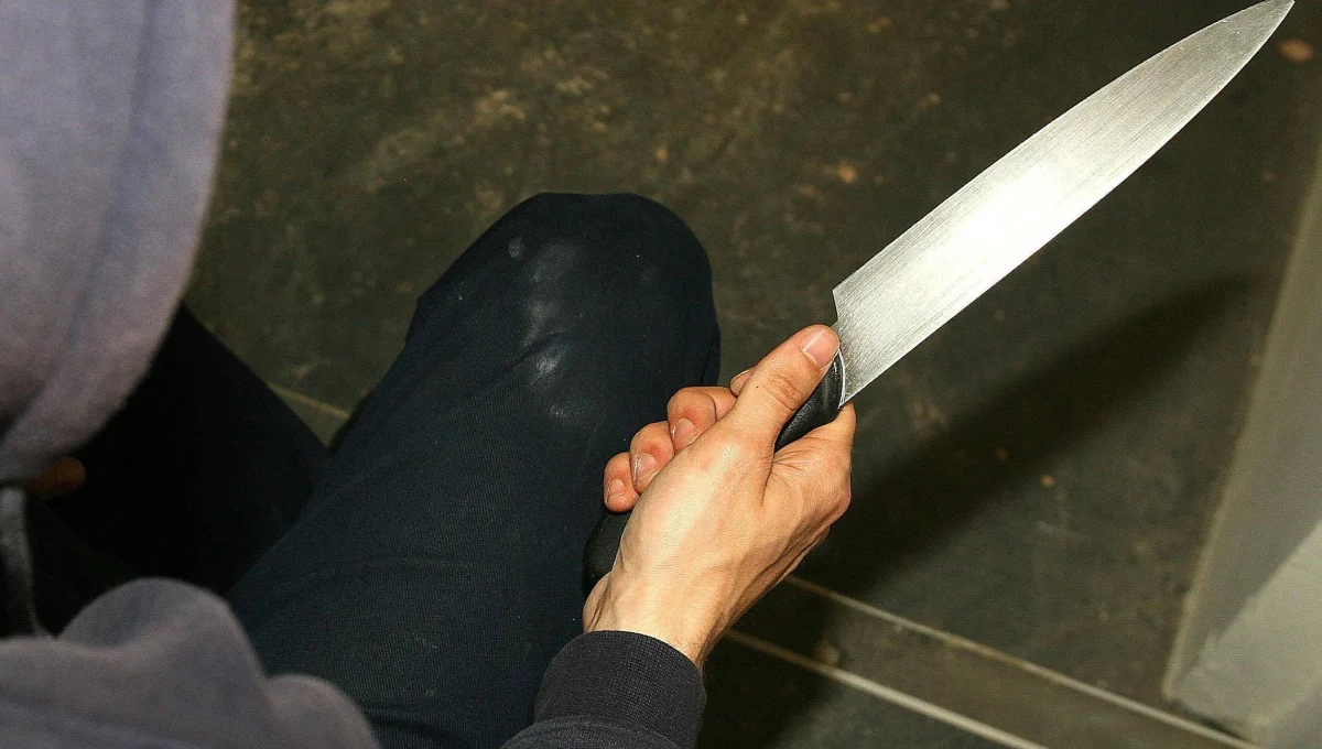 Policjanci zatrzymali 39-letniego Marcina P., który w piątek zaatakował kierownika pociągu ostrym narzędziem. Napastnik pociął mu twarz. 