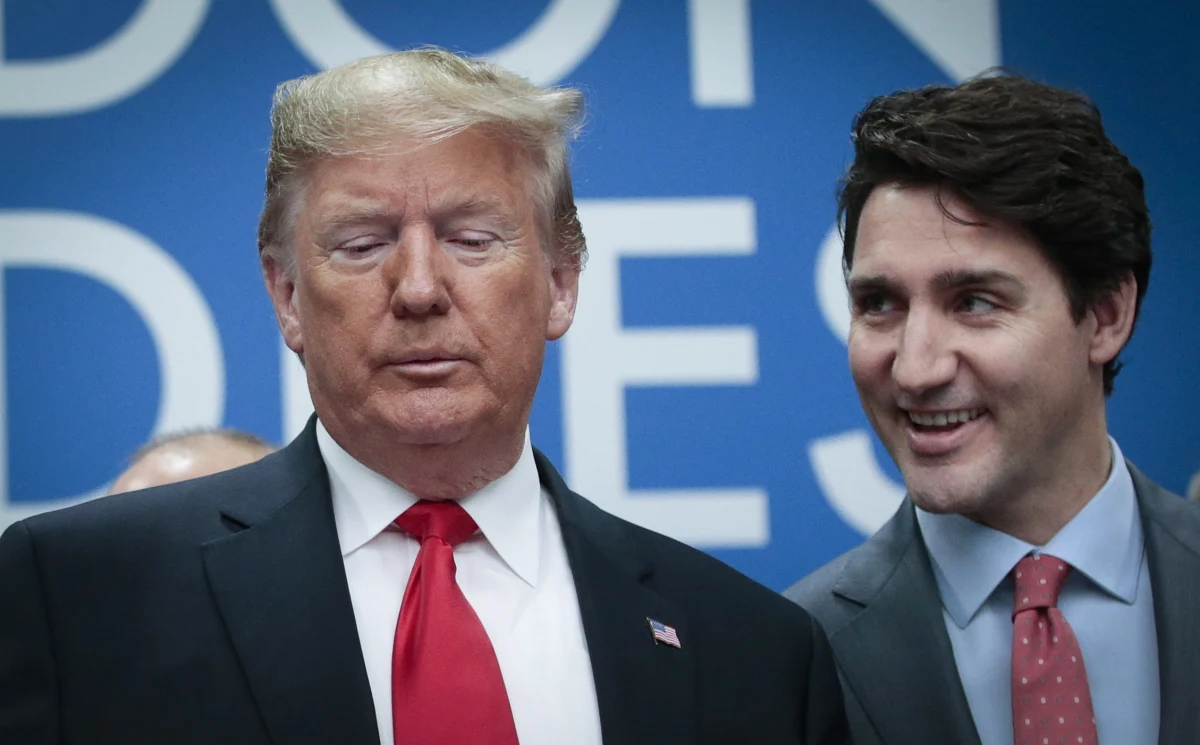 Premier Kanady Justin Trudeau powiedział, że w nagraniu z wtorkowego bankietu podczas szczytu NATO odniósł się do zaskoczenia nieplanowanymi wystąpieniami prasowymi prezydenta USA Donalda Trumpa. Zapewnił jednak, że relacje Kanady z USA są bardzo silne.