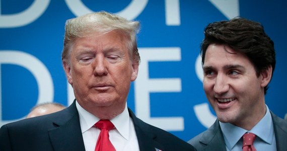Premier Kanady Justin Trudeau powiedział, że w nagraniu z wtorkowego bankietu podczas szczytu NATO odniósł się do zaskoczenia nieplanowanymi wystąpieniami prasowymi prezydenta USA Donalda Trumpa. Zapewnił jednak, że relacje Kanady z USA są bardzo silne.