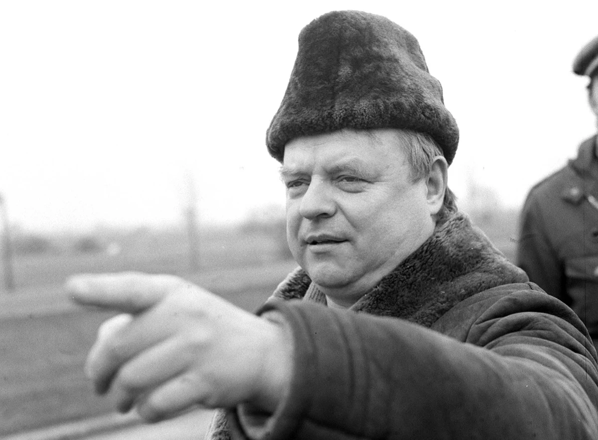 90 lat temu, 5 grudnia 1929 roku, urodził się Stanisław Bareja, uznawany za króla polskiej komedii. "Chyba w ogóle dlatego zostałem reżyserem, by móc robić komedie" - mówił w 1967 roku magazynowi "Kino".