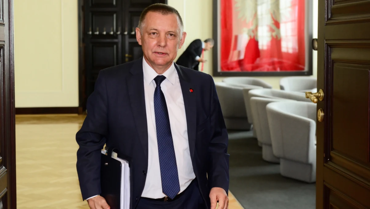 Zakończyłem pracę w Banku Pekao SA; moja decyzja ma charakter w pełni suwerenny - napisał w czwartek w oświadczeniu Jakub Banaś. Rzeczniczka banku poinformowała, że takie oświadczenie zostało jej firmie przekazane.