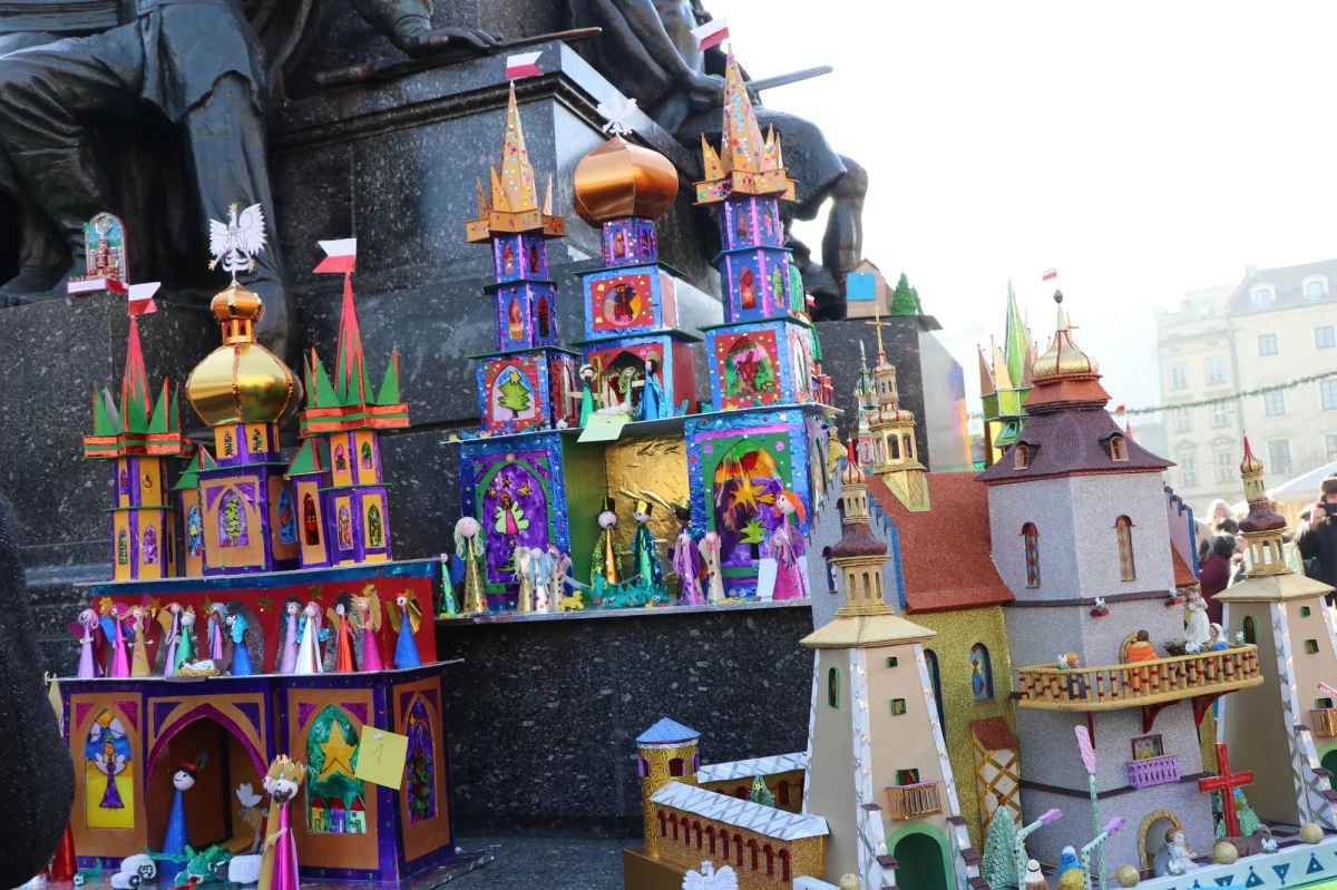 Najnowsze i najpiękniejsze dzieła zaprezentowali krakowscy szopkarze. W czwartek, 5 grudnia, na Rynku Głównym odbyła się 77. edycja Konkursu Szopek Krakowskich.