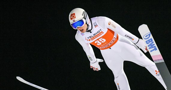 Norweg Johann Andre Forfang uzyskał 130 m i wygrał w rosyjskim Niżnym Tagile kwalifikacje do sobotniego konkursu Pucharu Świata w skokach narciarskich. Awansowało sześciu Polaków, odpadł tylko Stefan Hula, zajmując 51. miejsce.