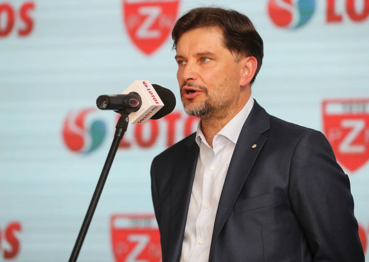 Rada nadzorcza Lotosu odwołała z zarządu spółki prezesa Mateusza Bonca. Funkcję prezesa powierzyła Jarosławowi Wittstockowi, dotychczasowemu wiceprezesowi ds. korporacyjnych - poinformowała w komunikacie spółka.