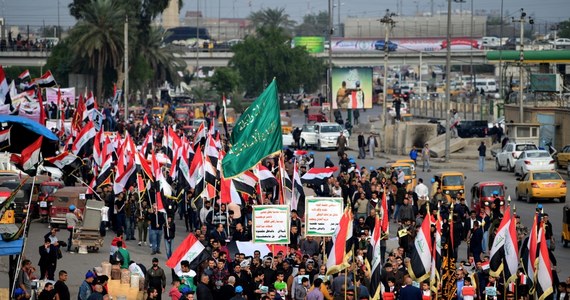 15 osób zostało zastrzelonych przez nieznanych napastników podczas antyrządowych protestów w stolicy Iraku, Bagdadzie - poinformowała agencja AP, powołując się na miejscowe źródła rządowe. Co najmniej dwóch zabitych to policjanci.