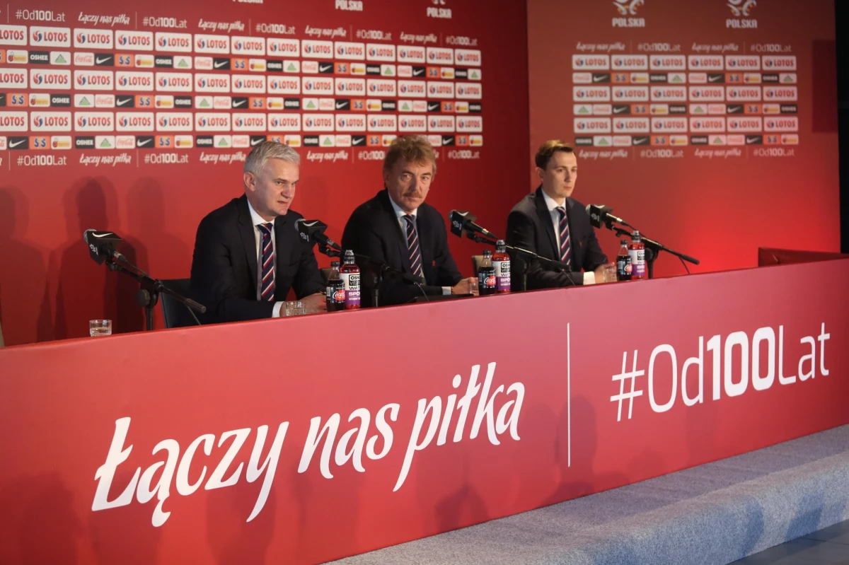 Bramkarz Józef Młynarczyk, obrońcy Łukasz Piszczek, Władysław Żmuda, Jerzy Gorgoń i Antoni Szymanowski, pomocnicy Henryk Kasperczak, Kazimierz Deyna i Zbigniew Boniek oraz napastnicy Grzegorz Lato, Robert Lewandowski i Włodzimierz Lubański - to jedenastka stulecia PZPN.