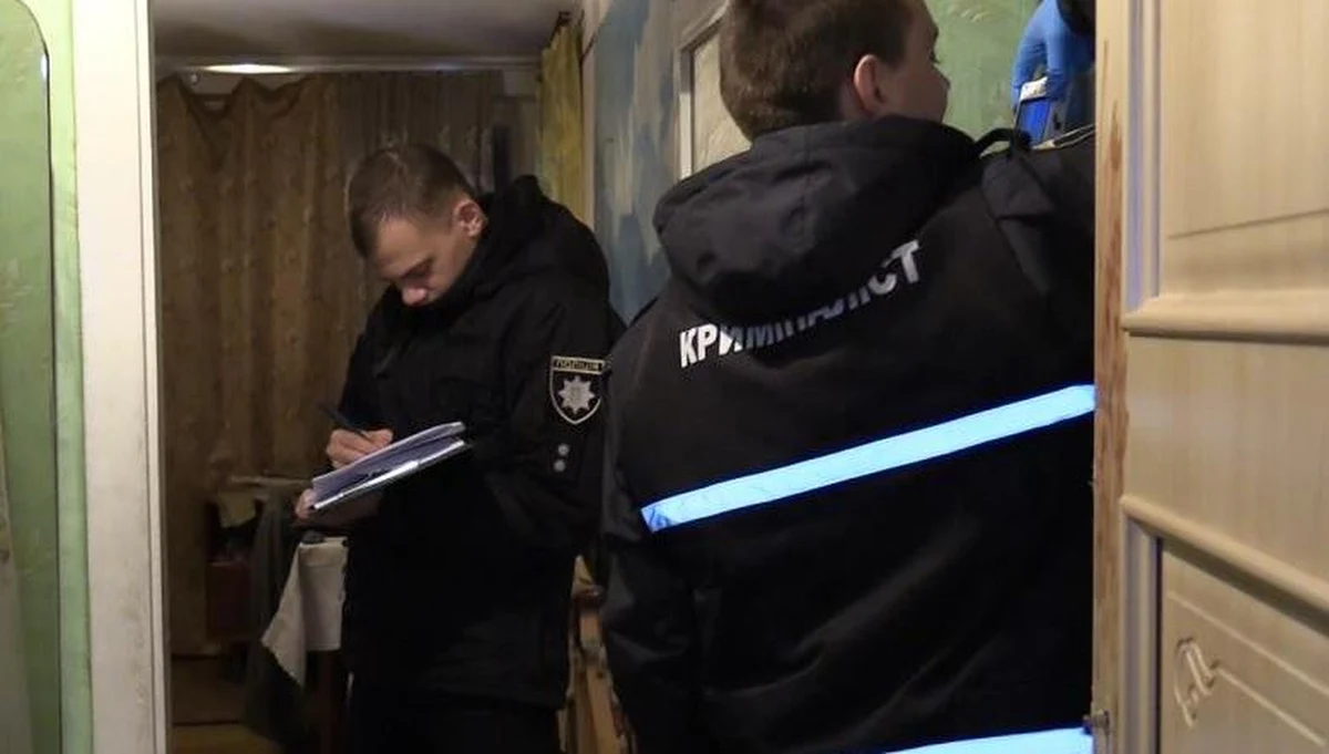 ​Policja w Kijowie zatrzymały mężczyznę, który zaprosił do domu dziewczynę, z którą się umówił i groził jej, że ją zabije. Okazało się także, że napastnik przetrzymywał w domu zwłoki swojej babci.