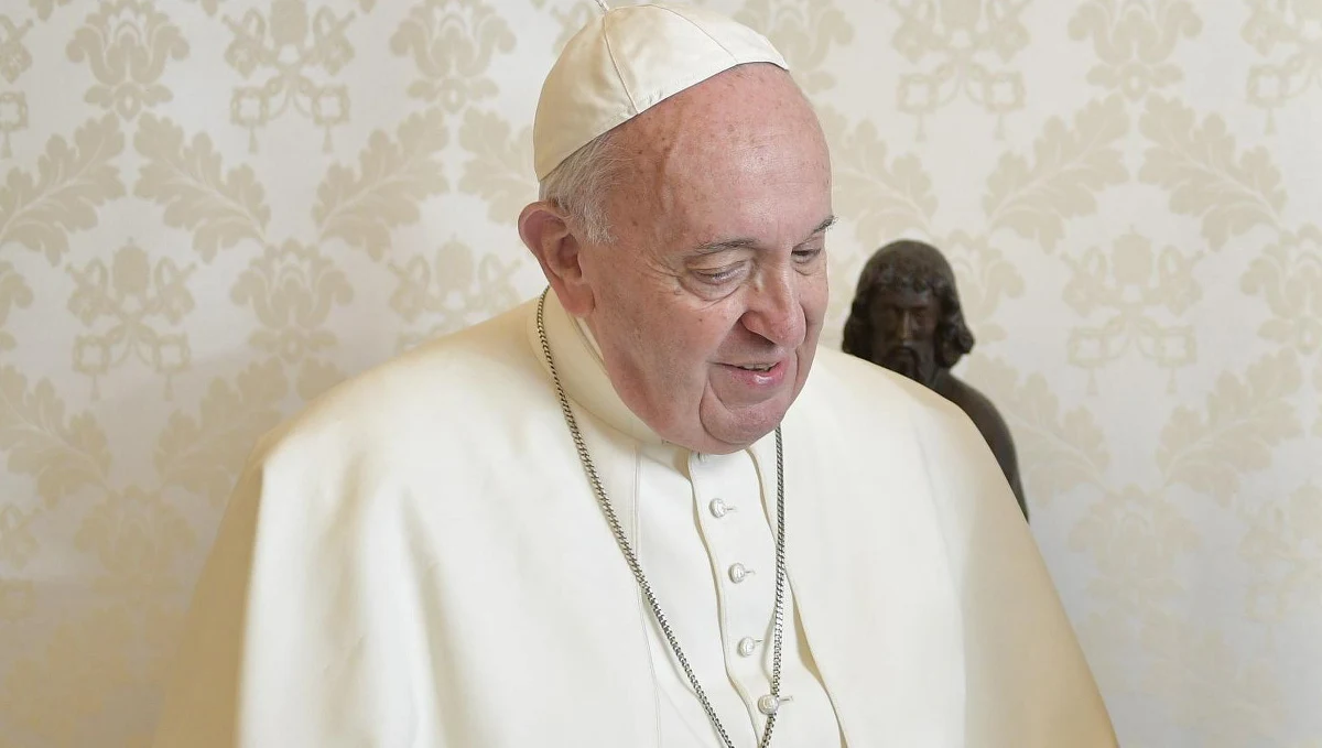 Papież Franciszek powiedział w sobotę, że pomocowe instytucje Kościoła powinny wystrzegać się przeznaczania nadmiaru funduszy na aparat administracyjny. Dodał, że „wielkich dzieł można dokonywać ubogimi środkami”.