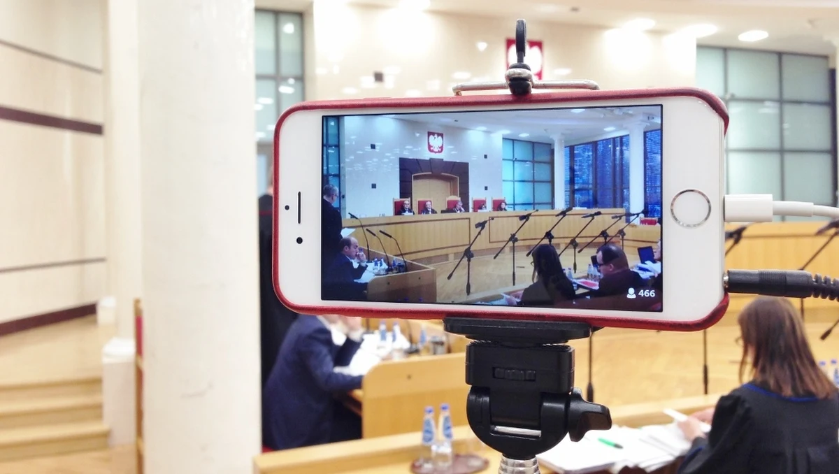 Do Trybunału Konstytucyjnego wpłynął wniosek grupy posłów PiS o zbadanie konstytucyjności przepisów o ujawnianiu zgłoszeń kandydatów do Krajowej Rady Sądownictwa i ograniczaniu prawa do informacji publicznej. Podobny wniosek, złożony przez PiS w sierpniu, uległ umorzeniu.