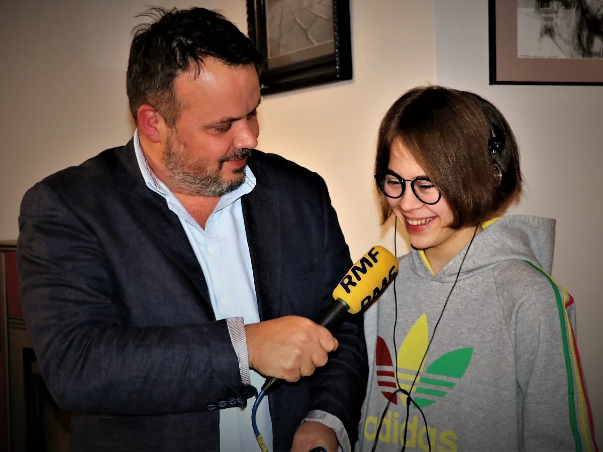 „Obawiam się jak to będzie, ale myślę, że mam szansę na medal” - mówi o swoich perspektywach na sukces podczas światowych igrzysk osób z zespołem Downa 2020 Jagoda Litner, utalentowana pływaczka, która jest bohaterką naszej świątecznej akcji charytatywnej. Prezydenci polskich miast otrzymali od nas bombki, które mają za zadanie udekorować. Ozdoby później trafią na aukcję. Dochód z licytacji trafi do Fundacji Sportu Osób Niepełnosprawnych Intelektualnie (SONI) i zostanie przeznaczony na realizację marzenia Jagody i jej kolegów z reprezentacji Polski o wyjeździe na igrzyska do Turcji.