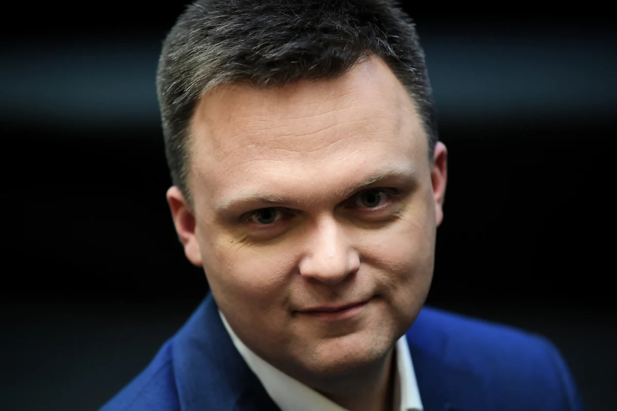 "W swoim wystąpieniu Szymon Hołownia nie wyszedł z formatu prezentera telewizyjnego" - stwierdził wicerzecznik PiS Radosław Fogiel. "Kampania prezydencka rozstrzygnie się w Polsce powiatowej, a Szymon Hołownia, skoro nie ma struktur partyjnych, bardzo szybko zderzy się z jej realiami" - ocenił z kolei wiceprzewodniczący PO Tomasz Siemoniak. "Nie daję wielkich szans kandydaturze Szymona Hołowni, bo być politykiem i kandydatem na prezydenta, to nie to samo, co być celebrytą" - mówił szef klubu Lewicy Krzysztof Gawkowski. Hołownia ogłosił w niedzielę chęć startu w wyborach prezydenckich w 2020 roku.