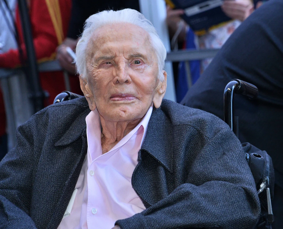 To ostatni żyjący gwiazdor złotej ery Hollywoodu. Legendarny aktor Kirk Douglas kończy 103 lata. 