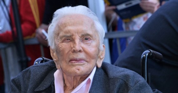 To ostatni żyjący gwiazdor złotej ery Hollywoodu. Legendarny aktor Kirk Douglas kończy 103 lata. 