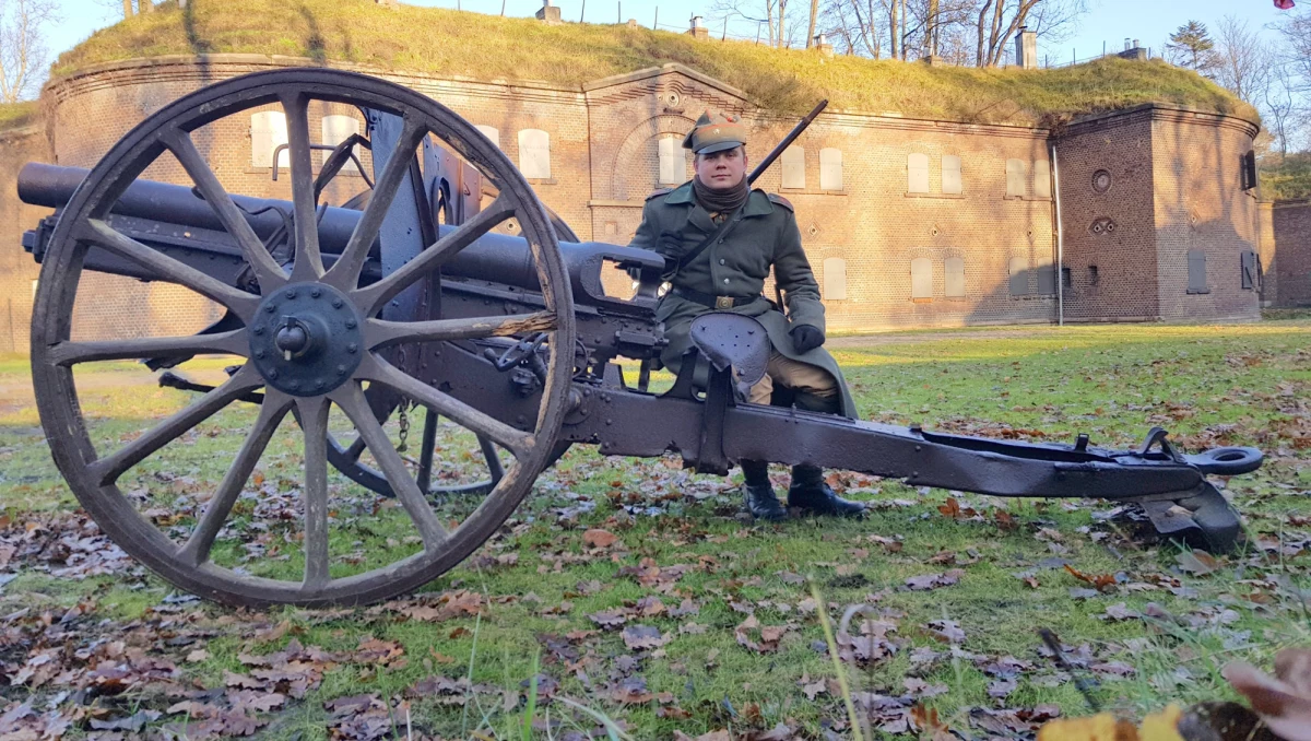 Nietypowy prezent przyniósł Mikołaj do Fortu Gerharda w Świnoujściu. Tamtejsze muzeum wzbogaciło się o mającą grubo ponad 100 lat armatę. Działo FK 7,7 cm było podstawowym uzbrojeniem wojsk pruskich w czasie I wojny światowej, ale też było wykorzystywane w Polsce w Powstaniu Wielkopolskim i wojnie z 1920 roku.