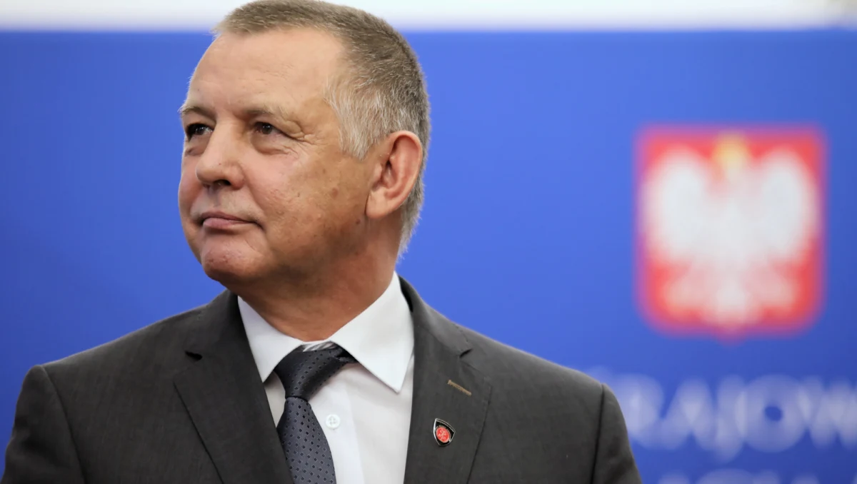 Z sondażu przeprowadzonego przez pracownię IBRIS dla „Dziennika Gazety Prawnej” i RMF FM wynika, że Marian Banaś powinien podać się do dymisji z funkcji prezesa Najwyższej Izby Kontroli. Takiego zdania jest ponad 73 proc. badanych.