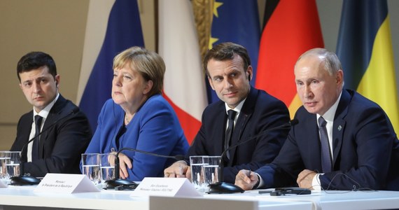 Zawieszenie broni do końca tego roku, wymiana wszystkich zidentyfikowanych więźniów w grudniu, organizacja kolejnego szczytu w formacie normandzkim za 4 miesiące oraz wdrażanie porozumień mińskich z 2015 roku - to główne konkluzje szczytu na temat Ukrainy, który odbył się w poniedziałek w Paryżu. Podczas wspólnej konferencji prasowej po zakończeniu rozmów prezydent Francji Emmanuel Macron stwierdził, że „po raz pierwszy od trzech lat idziemy do przodu”. 