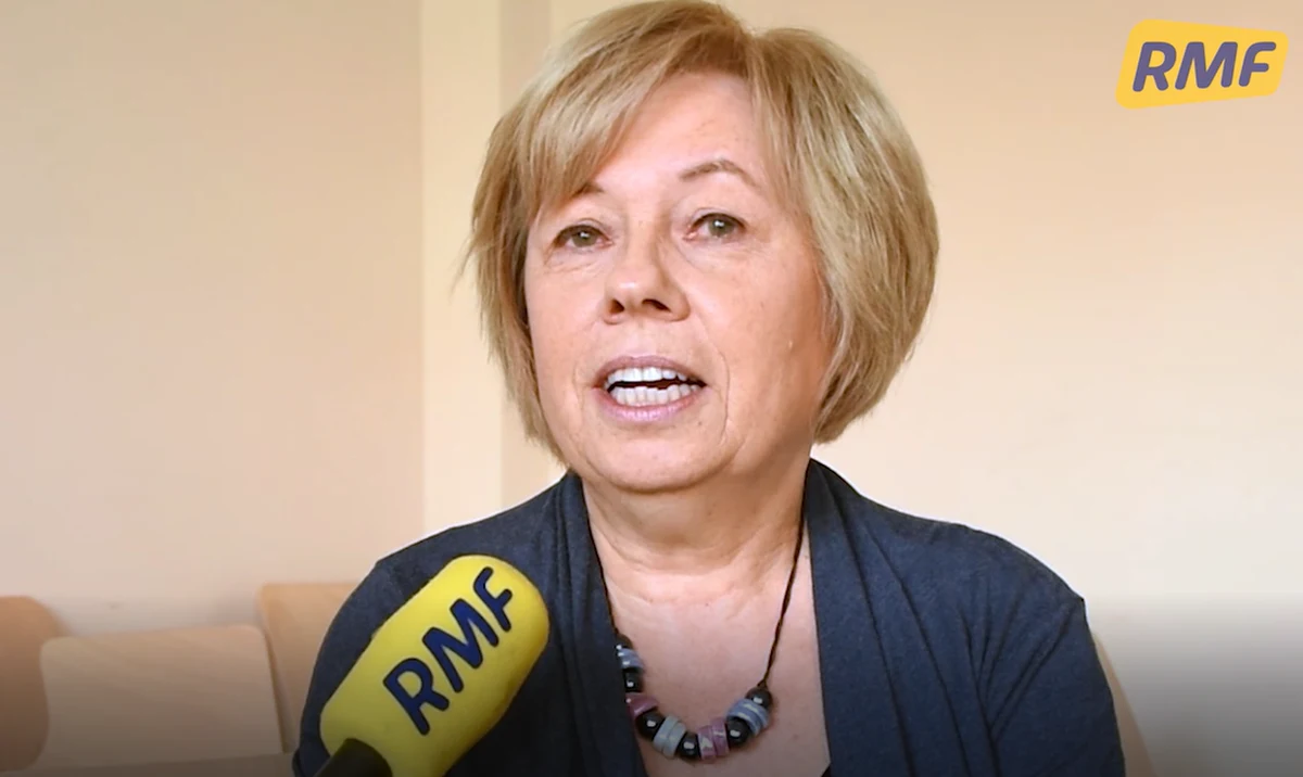 Dzień Nobla w Szwecji to wielkie święto. Zarówno gala wręczenia laureatom nagrody Nobla, jak i bankiet noblowski są transmitowane na żywo przez telewizję i radio. Relacje te biją każdego roku rekordy oglądalności. Jak wygląda Dzień Noblowski w Sztokholmie? Skąd tradycja lunchu noblowskiego w szwedzkich szkołach? Nasz reporter Mateusz Chłystun rozmawia z Ewą Niewiarowską-Rasmussen z Katedry Skandynawistyki UAM w Poznaniu.