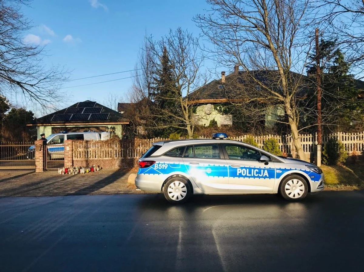 Zarzuty zabójstwa ze szczególnym okrucieństwem postawiła prokuratura 18-letniemu Marcelowi C., który jest podejrzany o zabójstwo rodziców i 7-letniego brata. Sąd Rejonowy w Ząbkowicach przychylił się do wniosku prokuratury i zastosował wobec 18-latka trzymiesięczny areszt. Wiadomo, że nastolatek zabrał z domu 10 tys. zł. Do zbrodni doszło w nocy z niedzieli na poniedziałek w domu jednorodzinnym w Ząbkowicach Śląskich.