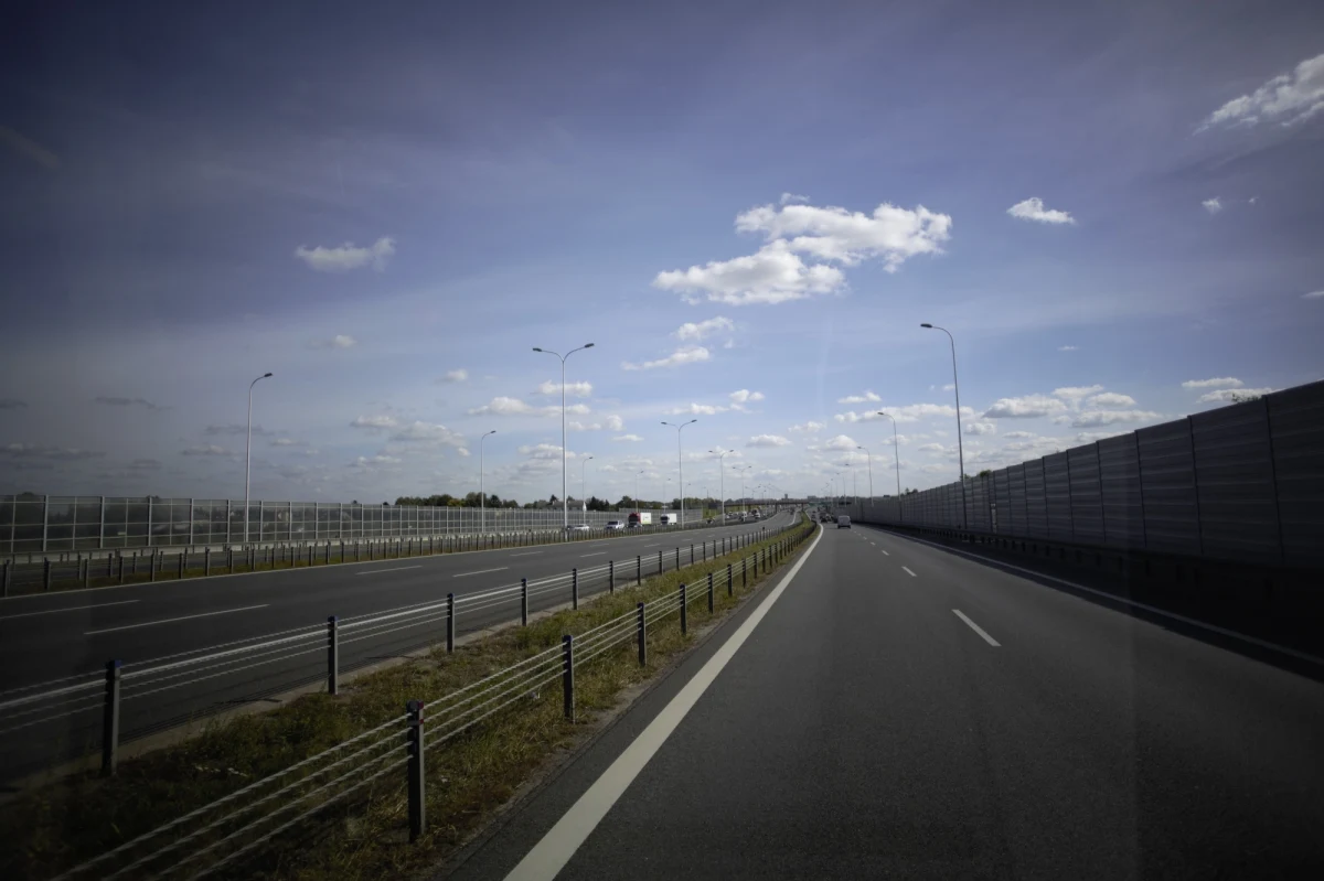 W związku z kolejnym etapem budowy autostrady A1 na odcinku Tuszyn - Piotrków Trybunalski Południe w środę z eksploatacji zostanie wyłączony węzeł Piotrków Trybunalski Południe. Jednak ruch na tym odcinku autostrady będzie odbywał się bez przerw. 