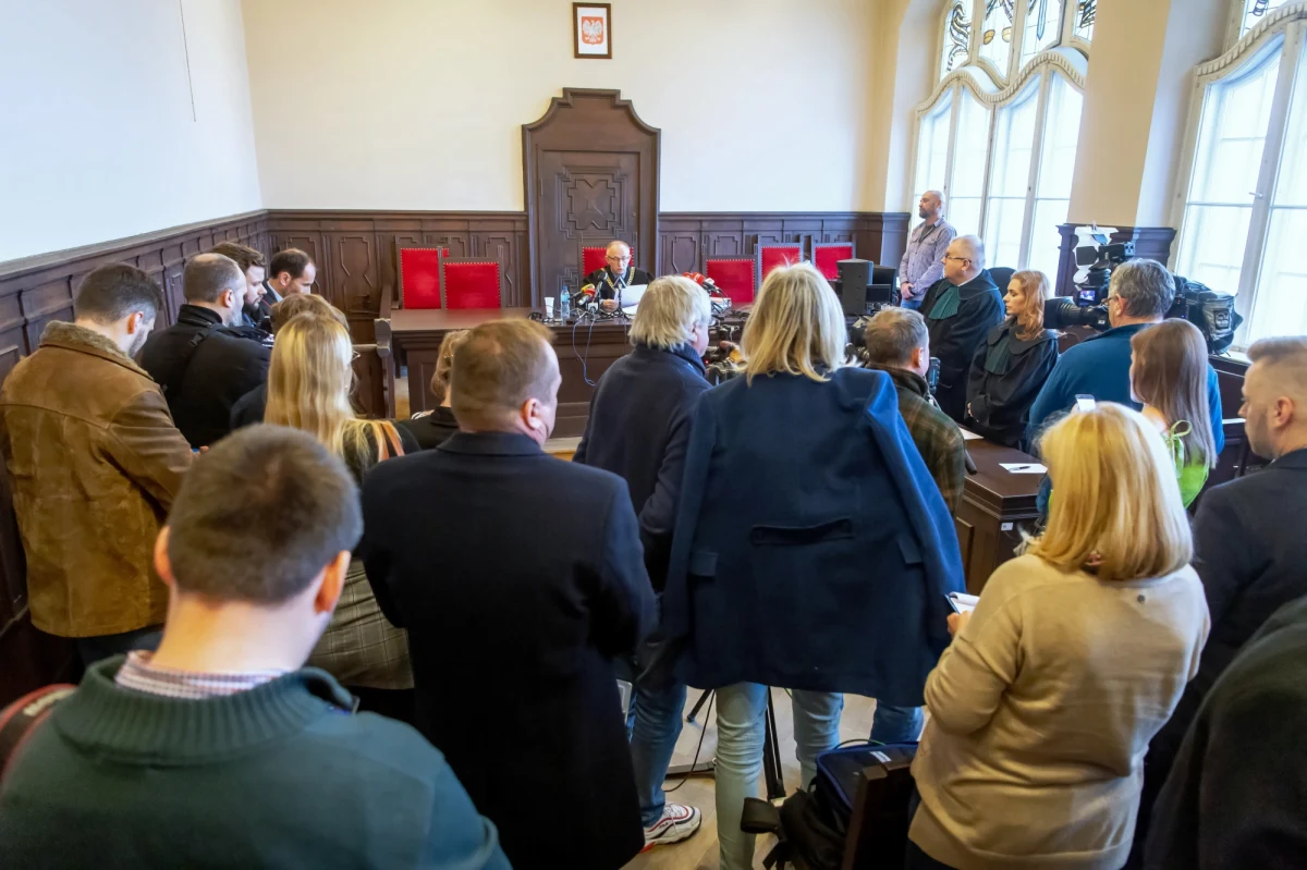 Sąd Okręgowy w Bydgoszczy wymierzył kary więzienia w zawieszeniu dla trojga oskarżonych w procesie po tragicznej śmierci trojga studentów podczas otrzęsin na Uniwersytecie Technologiczno-Przyrodniczym w Bydgoszczy. Do tragedii doszło w 2015 roku. Jeden z oskarżonych – były prorektor UTP - został uniewinniony.