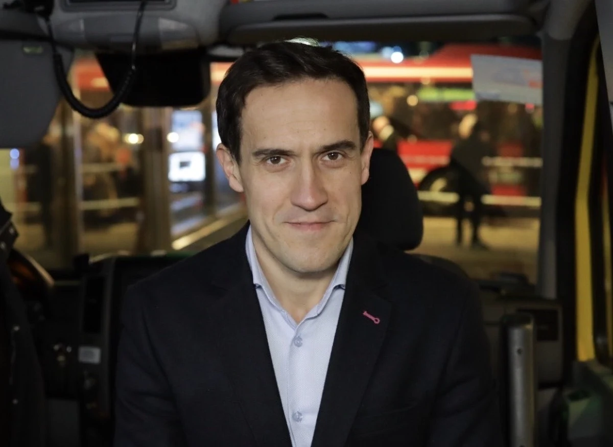 "Przy okazji wydania ‘Ksiąg Jakubowych’ zaczęło się mówić u nas na korytarzach, w pokojach, podczas rozmaitych zebrań redakcyjnych, spotkań, że coś może być na rzeczy, że to jest przełom, że to jest książka tak wielka, tak monumentalna, tak epicka, że z pewnością Akademia Szwedzka zwróci na nią uwagę" - zdradził w Popołudniowej rozmowie w RMF FM Marcin Baniak, dyrektor działu promocji Wydawnictwa Literackiego, które wydaje książki Olgi Tokarczuk.