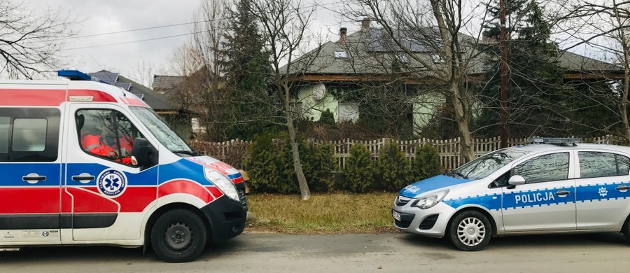 18-letni Marcel C., który usłyszał zarzut potrójnego zabójstwa ze szczególnym okrucieństwem w wyniku motywacji zasługującej na szczególne potępienie i zabójstwa w celu osiągnięcia korzyści majątkowej najbliższe trzy miesiące spędzi w areszcie. Tak zdecydował Sąd Rejonowy w Ząbkowicach Śląskich. Młody mężczyzna zabił swoich rodziców oraz 7-letniego brata. 