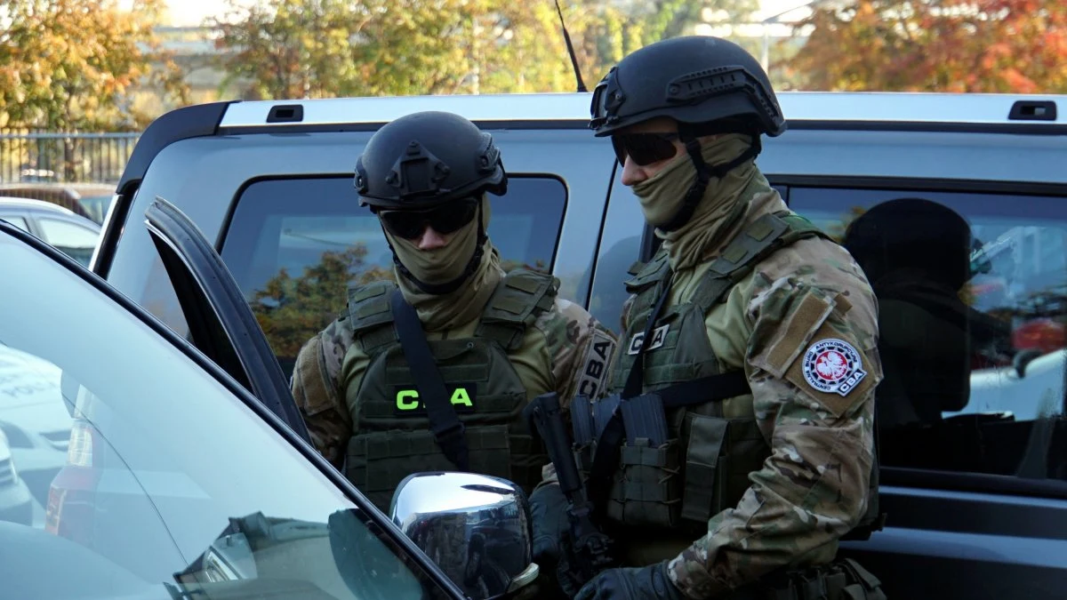 ​Kolejne trzy osoby zostały zatrzymane przez CBA w śledztwie dotyczącym powoływania się na wpływy w instytucjach państwowych i samorządowych w Małopolsce - dowiedział się reporter RMF FM Krzysztof Zasada. Chodzi o postępowanie prowadzone przez prokuraturę regionalną w Katowicach, w którym zarzuty usłyszał już były senator PiS Stanisław Kogut.