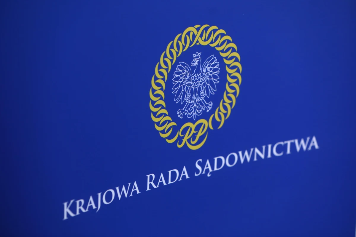 Sąd Apelacyjny w Katowicach postanowił dziś zadać Sądowi Najwyższemu pytanie, które ostatecznie rozstrzygnie, czy trzeba będzie unieważnić dziesiątki tysięcy orzeczeń sądów - czy udział KRS w powołaniu sędziego sprawia, że taka osoba nie jest sędzią? To ostateczne doprecyzowanie wyroku Sądu Najwyższego sprzed tygodnia.