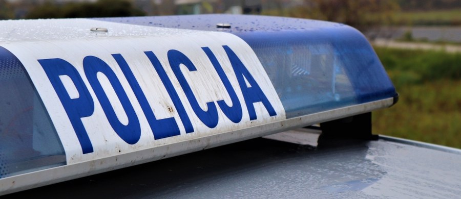 78-latka zginęła w wypadku, do którego doszło w miejscowości Bezek-Kolonia (Lubelskie) na drodze krajowej nr 12. Kobieta została potrącona przez dwa samochody.