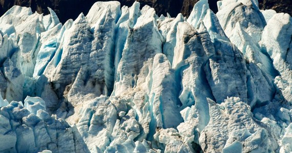 Lodowiec Marmolada w Dolomitach na północy Włoch, który ostatnio dosłownie topnieje w oczach, może zniknąć w ciągu najbliższych 25-30 lat - twierdzą naukowcy. Podczas dekady jedyny wielki lodowiec w tych górach zmniejszył się o jedną trzecią.
