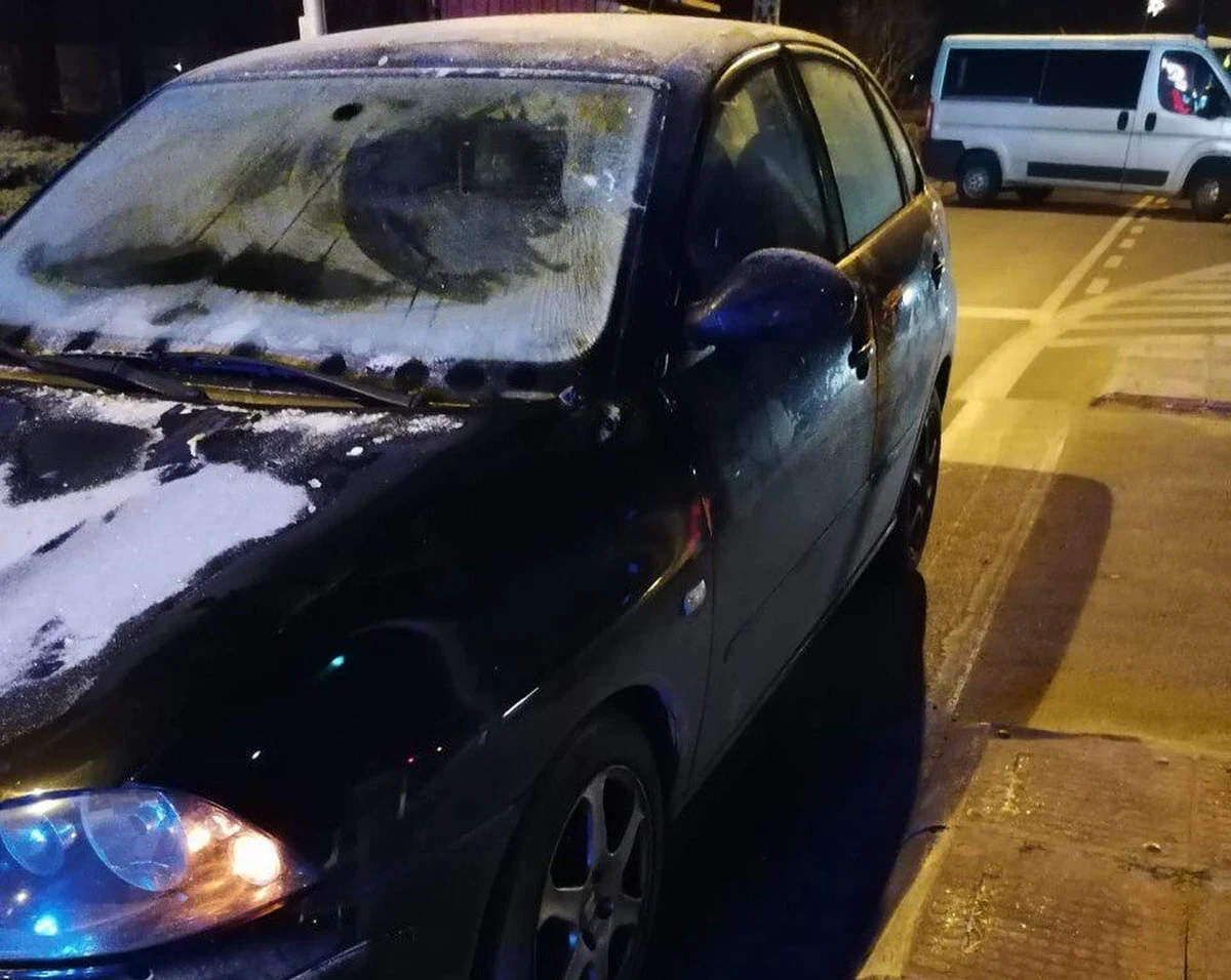 19-letni kierowca potrącił matkę z córką na przejściu dla pieszych w Sochaczewie. Obie trafiły do szpitala.