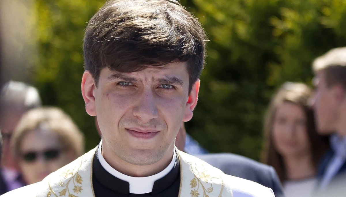 ​Tymoteusz Szydło nie został i nie planuje zostać ojcem - powiedział w rozmowie z Wirtualną Polską pełnomocnik księdza i syna byłej premier Maciej Zaborowski. Wczorajsze oświadczenie o odejściu Tymoteusza Szydło ze stanu kapłaństwa wywołało lawinę spekulacji.